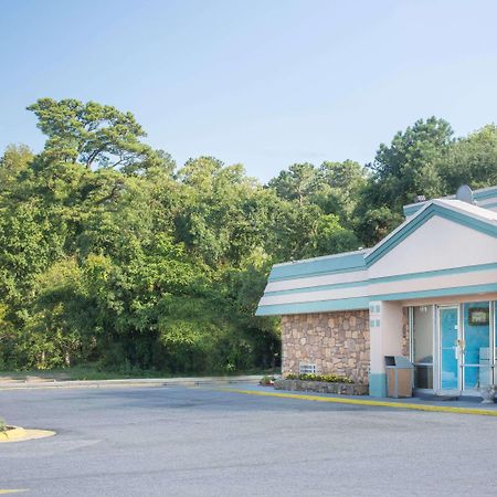 Super 8 By Wyndham Durham/University Area Nc Exterior photo