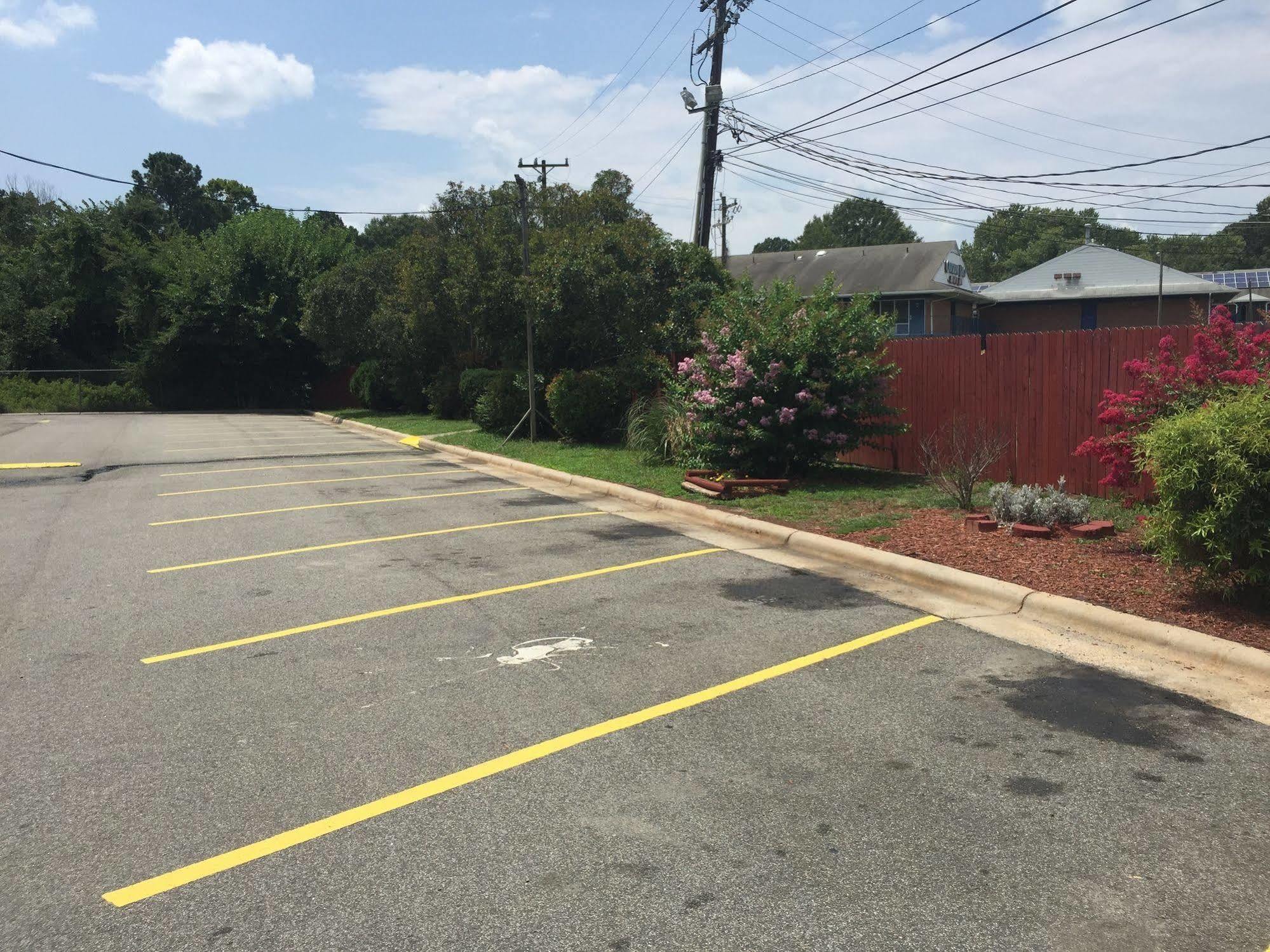 Super 8 By Wyndham Durham/University Area Nc Exterior photo